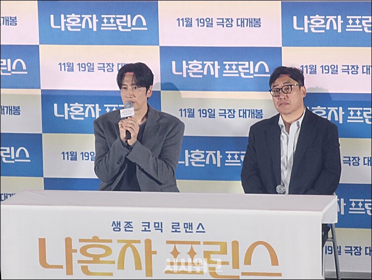 12년 만에 재회한 이광수(왼쪽)와 김성훈 감독. / 시사위크 DB