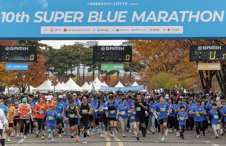 롯데가 스페셜올림픽코리아와 함께 ‘제10회 슈퍼블루마라톤’을 개최했다. / 롯데