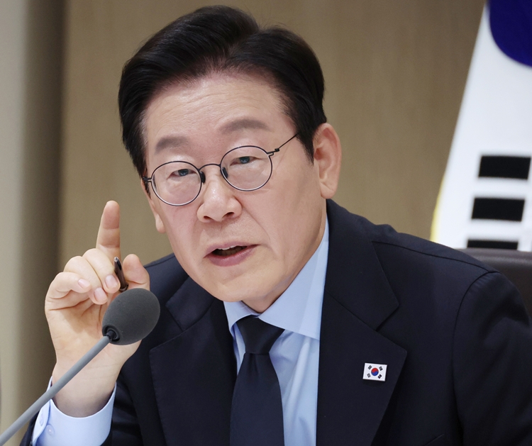 이재명 대통령이 11일 서울 용산 대통령실 청사에서 열린 국무회의에서 발언하고 있다. (대통령실통신사진기자단) / 뉴시스