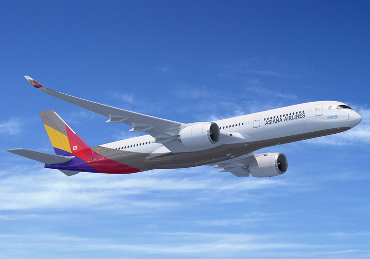 아시아나항공이 중국 광군절을 맞아 중국인 관광객 유치를 위해 알리바바 그룹 OTA 페이주와 함께 라이브 커머스를 진행했다. 사진은 아시아나항공 에어버스 A350 기재. / 아시아나항공