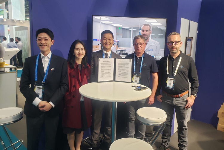 한국수력원자력이  프랑스 파리에서 열린 ‘2025 세계원자력전시회(World Nuclear Exhibition, 이하 WNE)’에서 한국원자력산업협회 및 협력 중소기업 20개 업체와 함께 해외판로 개척 지원 활동을 펼쳤다. / 한국수력원자력