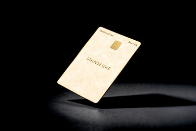 신한카드는 신세계백화점과 함께 백화점 이용 고객을 대상으로 특화 서비스를 제공하는 ‘신세계 신한카드 Best Fit’을 출시했다고 13일 밝혔다. / 신한카드