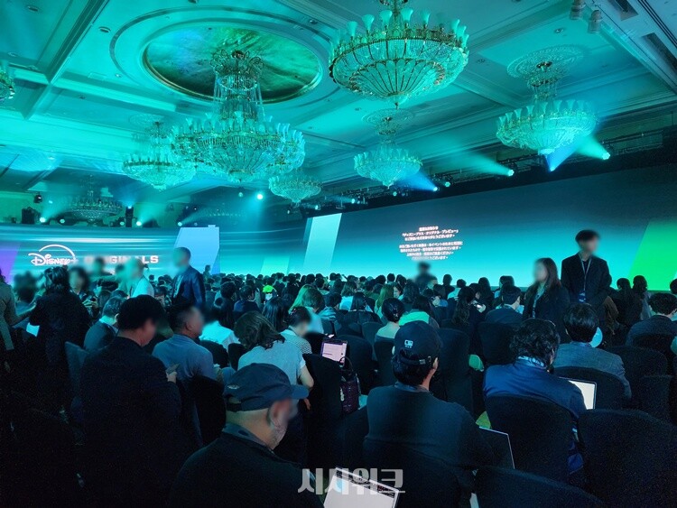 행사장을 가득 메운 400여명의 취재진들. / 사진|홍콩=이영실 기자