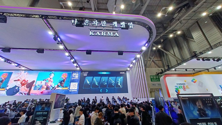넷마블이 ‘나 혼자만 레벨업’ IP 라인업을 확대하는 가운데 내년 신작을 지스타에 선보였다. 사진은 13일 부산 벡스코에서 열린 게임축제 지스타 2025의 넷마블 ‘나 혼자만 레벨업: 카르마’ 부스 모습. / 조윤찬 기자