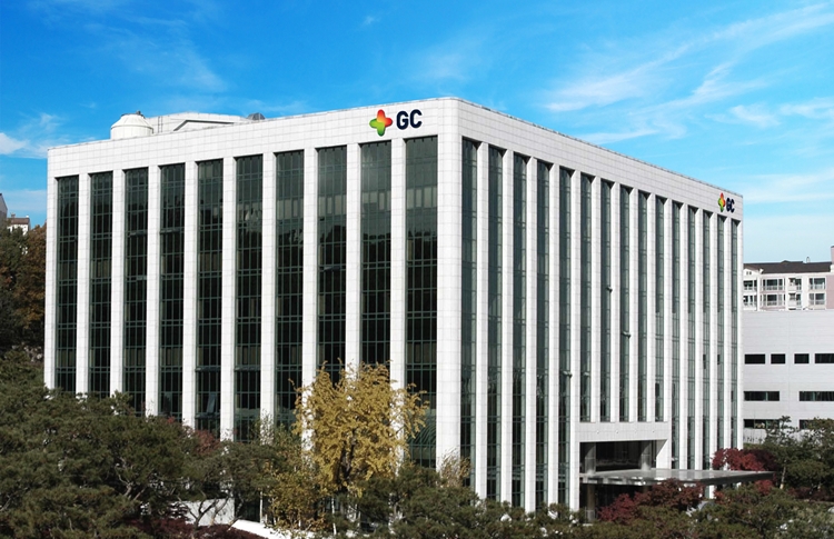 GC녹십자는 자사 수두백신 ‘배리셀라주’의 2도즈(2회 접종) 임상 3상 임상시험계획서를 베트남 보건부에 제출했다. 사진은 GC녹십자 본사 목암빌딩. / GC녹십자