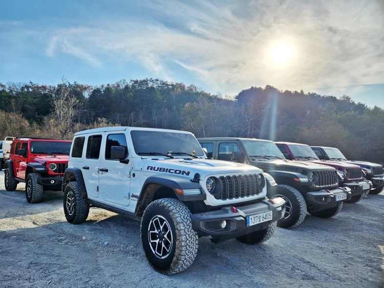 지프 랭글러는 차체 곳곳에 흙먼지가 묻었을 때가 가장 랭글러다운 모습이다. / 제갈민 기자