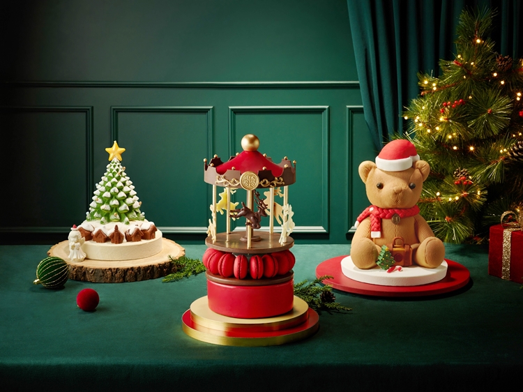 그랜드 인터컨티넨탈 서울 파르나스는 12종의 2025 페스티브 케이크를 선보인다. 사진의 케이크는 △메리고라운드 멜로디(가운데) △윈터 아이베어(오른쪽) △파인트리 케이크(왼쪽). / 파르나스호텔