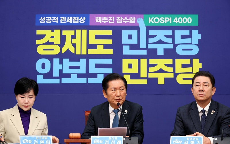  정청래 더불어민주당 대표가 17일 오전 서울 여의도 국회에서 열린 최고위원회의에서 발언을 하고 있다. / 뉴시스