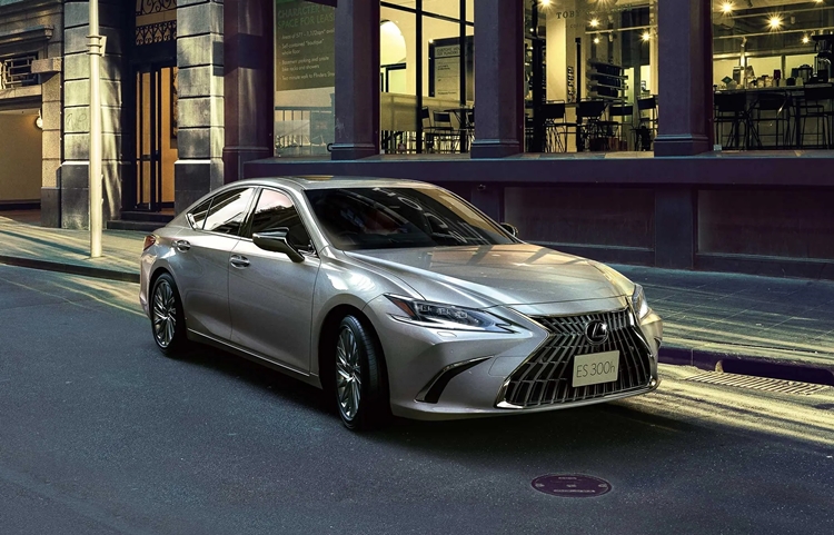 BMW·벤츠·테슬라 3사를 제외한 수입차 모델들 중 렉서스 ES 300h 모델이 가장 많은 판매를 기록해 눈길을 끈다. / 렉서스