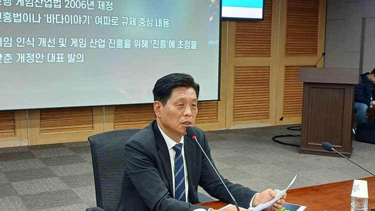 18일 조승래 더불어민주당 의원(사진)은 국회의원회관에서 ‘게임산업진흥에 관련 법률’ 전부 개정안 토론회를 열고 발제자로 나서 지난 9월 발의한 법안을 설명했다. / 조윤찬 기자