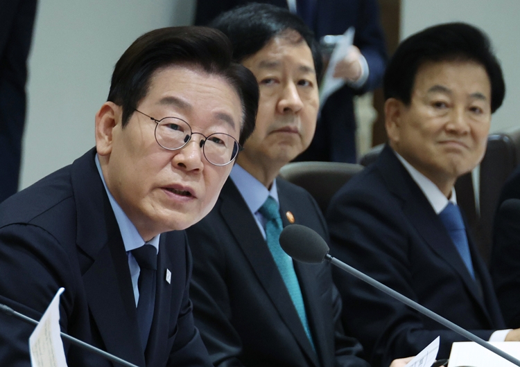 이재명 대통령이 지난 11일 서울 용산 대통령실 청사에서 열린 국무회의에서 발언하고 있다. (대통령실통신사진기자단) / 뉴시스