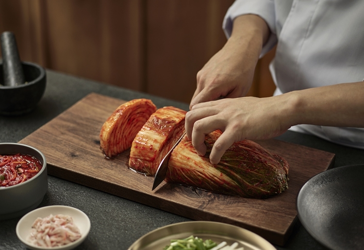 롯데호텔앤리조트는 김치의 날을 맞아 오는 21일 롯데호텔 서울 코스모노지 광장에서 ‘롯데호텔 김치 페스타’를 진행한다. / 롯데호텔앤리조트