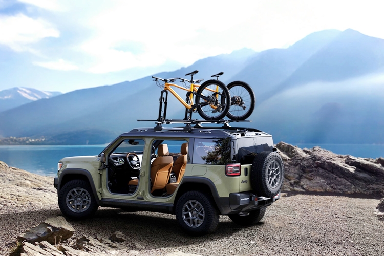 스텔란티스가 내년 초 북미 시장부터 자사 전기차에 대해 북미 충전 규격(NACS)을 적용해 전기차 충전 시 테슬라 슈퍼차저 이용을 가능하게 한다. 사진은 지프 전기차 레콘. / 스텔란티스