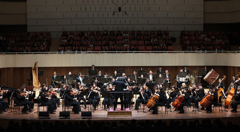 동서식품은 창립 40주년인 지난 2008년부터 지역사회와 소통하고 문화예술 발전을 돕기 위해 문화나눔 활동인 동서커피클래식을 개최하고 있다. 사진은 제15회 동서커피클래식 / 동서식품 