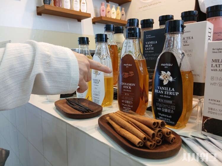 알룰로스를 활용해 저당 시럽, 잼 등을 제조·판매하는 몽크슈 부스. /  사진=김지영 기자