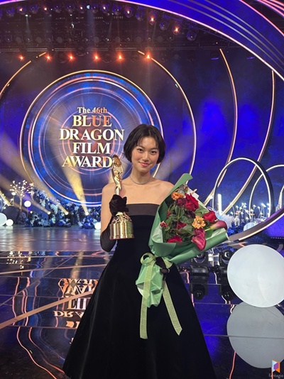 김도연이 ‘청룡영화상’ 신인여우상을 수상했다. / 판타지오