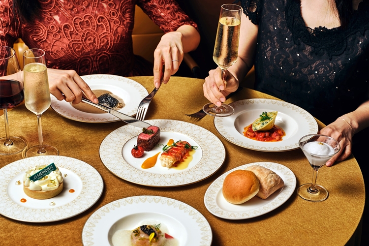 르메르디앙 서울 명동 호텔의 ‘딸기 디저트&페어링 디너’는 딸기 디저트 뷔페와 함께 페어링 디너 코스 요리가 제공된다. / 르메르디앙 서울 명동