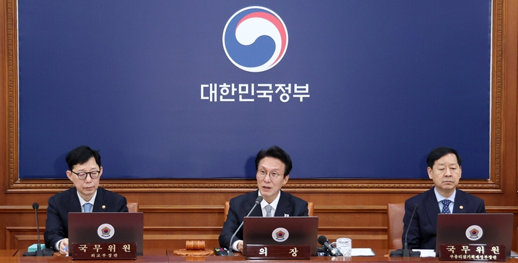 김민석 국무총리가 지난 18일 오전 서울 종로구 정부서울청사에서 열린 국무회의에서 발언하고 있다. / 뉴시스