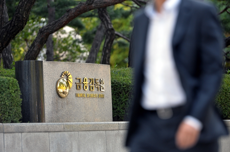 특징주 기사를 이용해 선행매매하고 110억원이 넘는 부당이익을 챙긴 전직 기자와 증권사 출신 전업투자자가 적발됐다.  / 뉴시스