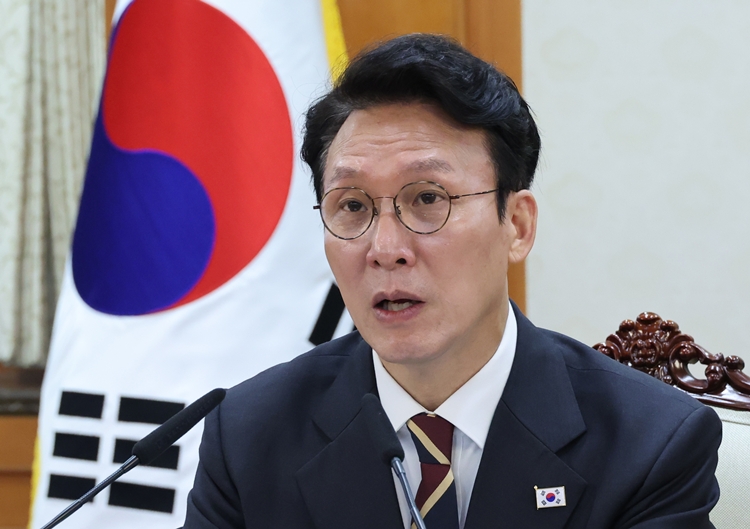 김민석 국무총리가 25일 오전 서울 종로구 정부서울청사에서 열린 미세먼지특별대책위원회에 참석해 발언하고 있다. / 뉴시스