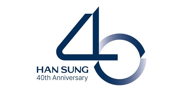 메르세데스-벤츠 공식 딜러 한성자동차가 창립 40주년을 맞아 고객 접점과 프리미엄 브랜드 경험을 확대해 나가고 있다. 사진은 한성자동차 40주년 로고 / 한성자동차 