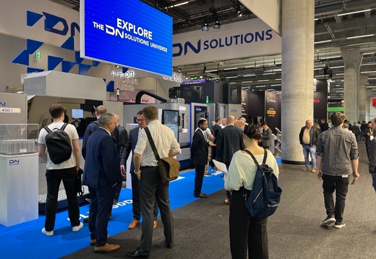 DN솔루션즈가 독일 프랑크푸르트에서 열린 ‘Formnext 2025’에서 금속 적층 장비를 성공적으로 선보였다. / DN솔루션즈