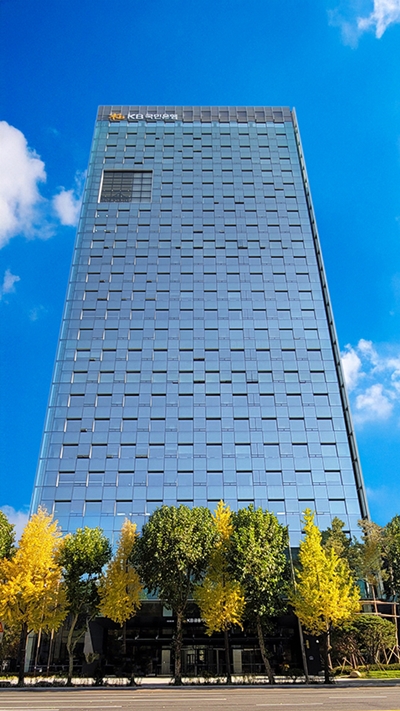  KB국민은행은 지난 15일 현대자동차그룹, 기술보증기금(이하 ‘기보’)과 ‘현대자동차그룹 협력사 경쟁력 강화를 위한 상생 업무협약’을 체결했다고 밝혔다. /  KB국민은행