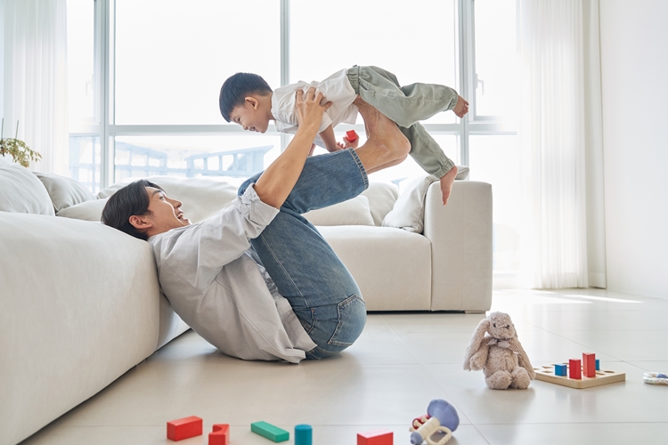 국가데이터처가 17일 발표한 '2024년 육아휴직통계' 결과에 따르면, 지난해 전체 육아휴직자 중 남성은 6만117명으로 나타났다. / 게티이미지뱅크