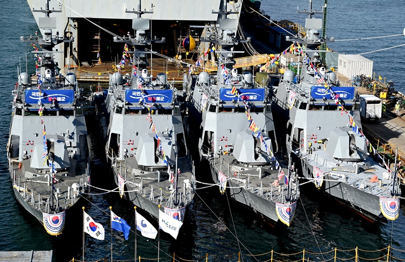  HJ중공업이 해군의 신형 고속정 4척을 추가 수주하며 함정 전문 방위산업체로서 쌓아온 독보적인 경쟁력을 다시 한번 입증했다. 사진은 신형 고속정. / HJ중공업  