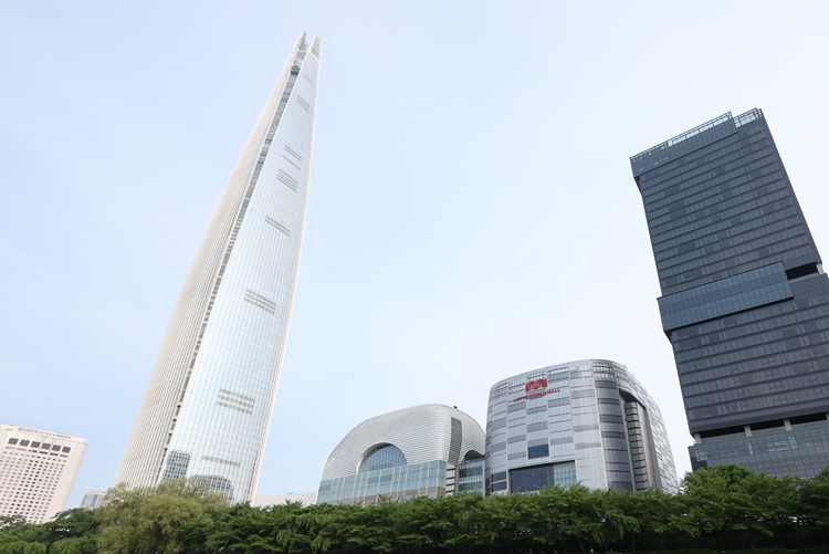 롯데가 지난 17일 롯데인재개발원 오산캠퍼스에서 ’2025 다양성 포럼‘을 진행했다. / 롯데