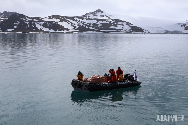 매년 12월 중순이 되면 ‘남극세종과학기지’의 월동연구대원들은 교대가 이뤄진다. 제 38차 월동대와 37차 월동대는 지난해 12월 16일 교체가 이뤄졌다./ 사진=남극특별취재팀