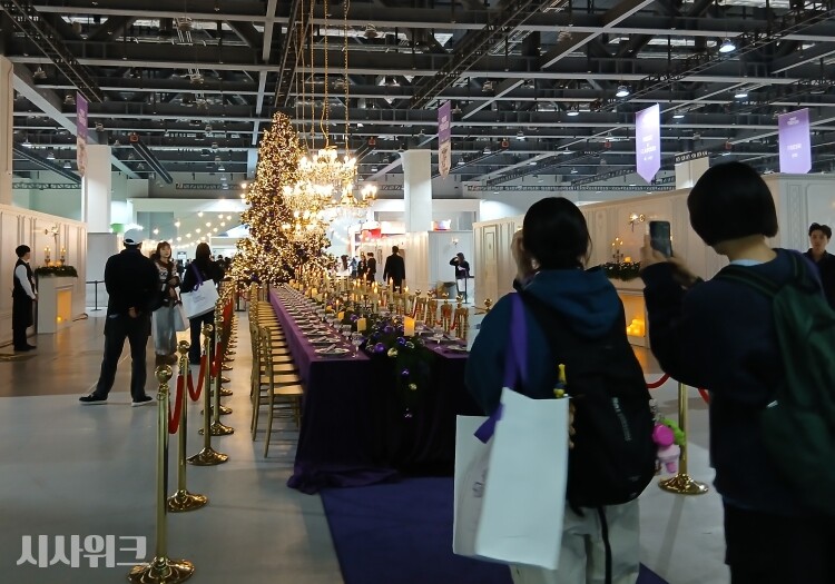 오는 21일까지 마곡 코엑스 르웨스트 1층 전시장에서 오프라인 미식행사 '컬리푸드페스타 2025'가 진행된다. / 사진=김지영 기자