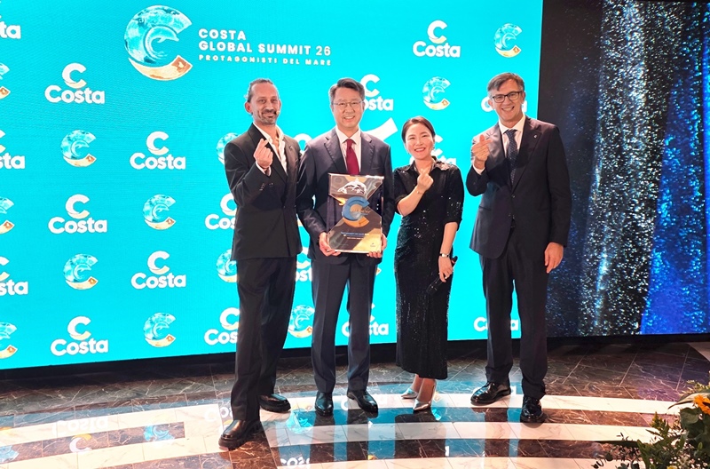   좌측부터 코스타 아시아 총괄 프란체스코 라파, 롯데관광개발 대표이사 사장 백현, 코스타 차장 윤효진, 코스타 수석 부사장 주세페 카리노