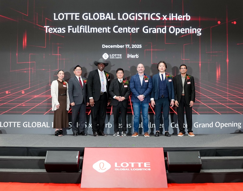 롯데글로벌로지스는 지난 17일(현지시간) 미국 텍사스 주 댈러스-포트워스(DFW, Dallas-Fort Worth) 도시권 덴턴(Denton) 시에서 ‘덴턴 풀필먼트센터’ 오프닝 행사를 개최했다고 18일 밝혔다. / 롯데글로벌로지스 