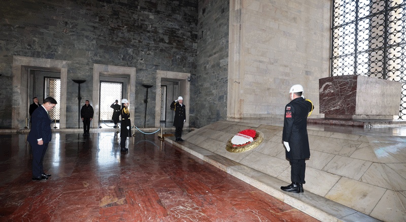 우원식 의장이 아타튀르크 영묘에 묵념하고 있다. / 국회의장 공보수석실