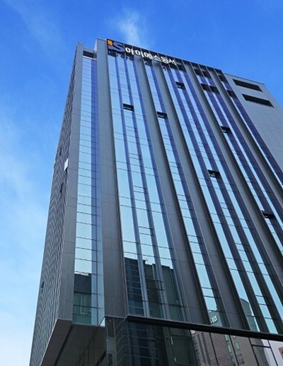 아이에스동서가 실적 침체를 딛고 내년 기지개를 켤 것이라는 전망이 제기됐다. /아이에스동서가 