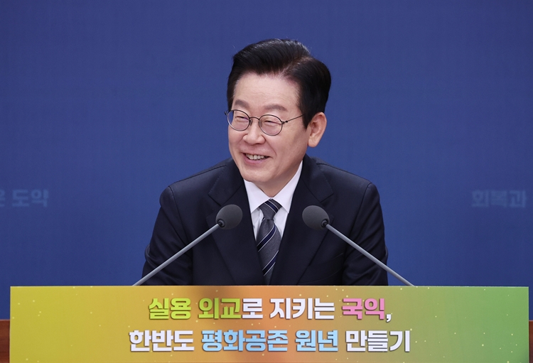 이재명 대통령이 19일 서울 종로구 정부서울청사 별관에서 열린 외교부(재외동포청)·통일부 업무보고에서 발언하고 있다. (대통령실통신사진기자단) / 뉴시스