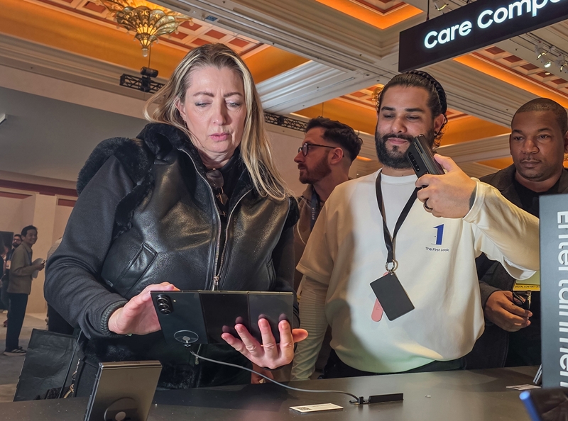 삼성전자는 ‘갤럭시 Z 트라이폴드’가 ‘Best of CES 2026 어워드’서 최고상인 ‘최고의 제품(Best Overall Winner)’과 ‘최고의 모바일 기술(Best Mobile Tech)’ 2개 부문에서 수상했다고 12일 밝혔다./ 삼성전자