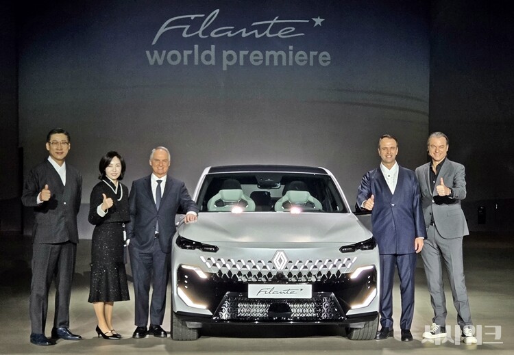 르노코리아가 13일 오전 서울 광진구에 위치한 그랜드 워커힐 호텔에서 오로라 프로젝트 두 번째 신차 르노 필랑트를 국내에서 전 세계 최초로 공개했다. 국내 시장에는 올해 3월 출시 예정이다. / 광진구=제갈민 기자
