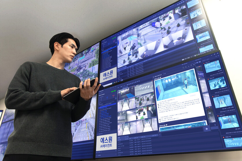 사진은 에스원 R&D센터 연구원이 AI 에이전트를 시연하고 있는 모습. / 에스원 