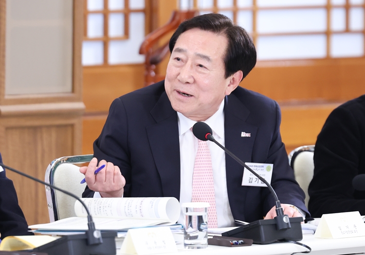 김기문 중소기업중앙회 회장이 창업주인 제이에스티나는 이재명 정부 출범 이후 두 차례 자사주 처분을 실시했다. / 뉴시스