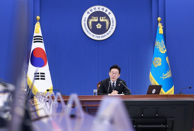 이재명 대통령이 지난달 29일 청와대에서 열린 수석보좌관회의에서 발언하고 있다. / 뉴시스