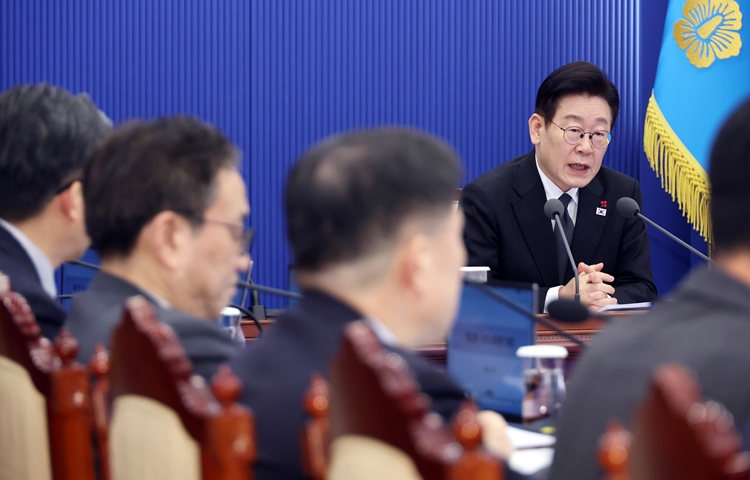 연일 부동산 투기 근절 의지를 드러내고 있는 이재명 대통령이 “상식적이고 번영하는 나라를 위해 망국적 부동산 투기는 ‘무슨 수를 써서라도’ 반드시 잡는다”고 강조했다. / 뉴시스