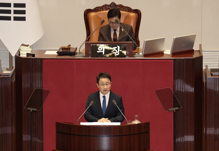 한병도 더불어민주당 원내대표가 3일 오전 국회에서 열린 본회의에서 교섭단체 대표연설을 하고 있다. / 뉴시스