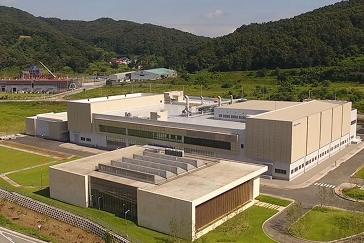 신신제약은 지난해 또 한 번 사상 최대 실적을 갈아치웠으며, 수익성이 뚜렷하게 확대된 점이 특히 눈길을 끈다. / 신신제약