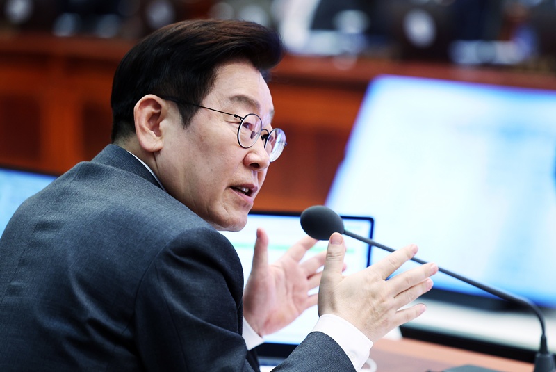 이재명 대통령이 3일 청와대에서 열린 국무회의에서 발언하고 있다. / 뉴시스