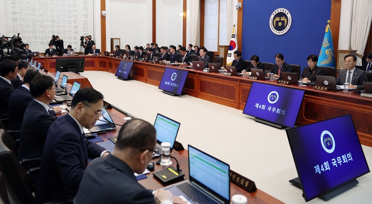 이재명 대통령이 3일 청와대에서 열린 국무회의에서 발언하고 있다. / 뉴시스