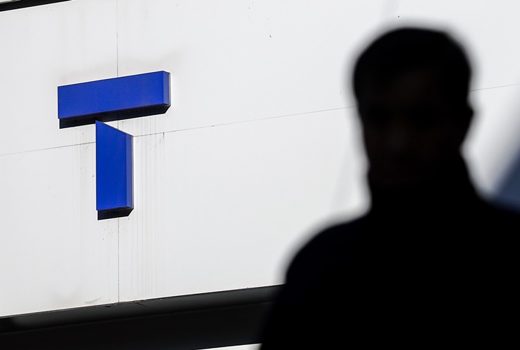 3일 한국통신사업자연합회(KTOA)에 따르면 1월 번호이동이 99만9,344명을 기록하며 지난해 5월(93만명), 7월(96만명) 규모를 넘어섰다. / 뉴시스