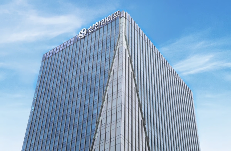 신한라이프는 지난달 업계 최초 출시한 ‘신한톤틴연금보험’이 생명보험협회 신상품심의위원회로부터 12개월간의 배타적사용권을 획득했다고 4일 밝혔다. / 신한라이프