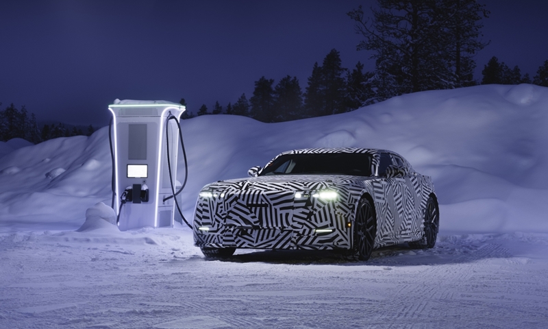 재규어는 고온의 사막 도로와 혹한의 눈길 및 빙판길에서 4도어 GT의 주행 테스트를 거치며 세밀한 세팅을 다듬고 있다. / JLR코리아